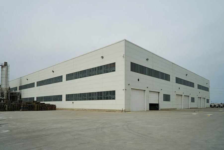 Exterior de una planta en el parque industrial Magog